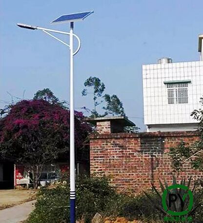 廠家支招:太陽能路燈照亮后路面有光斑怎么辦
